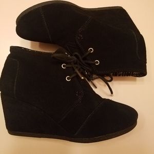 TOMS Black Desert Wedge Booties